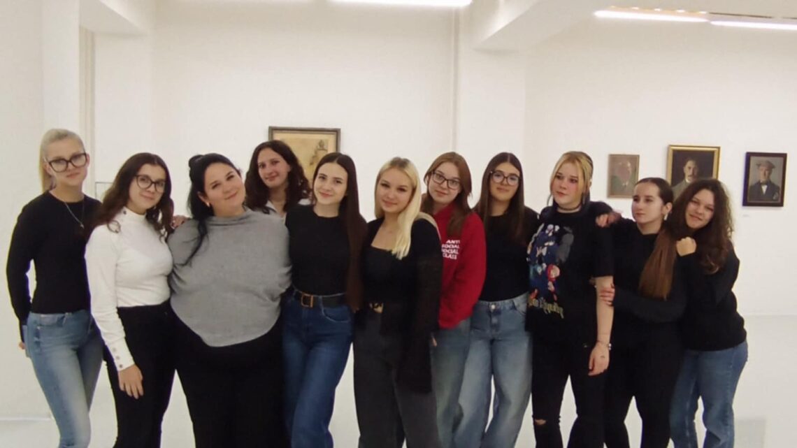 NÁŠTEVA GALÉRIE  ERNESTA ZMETÁKA NOVÉ ZÁMKY – TVORIVÉ DIELNE/ GALÉRIALÁTOGATÁS  ÉS ALKOTÓMŰHELY